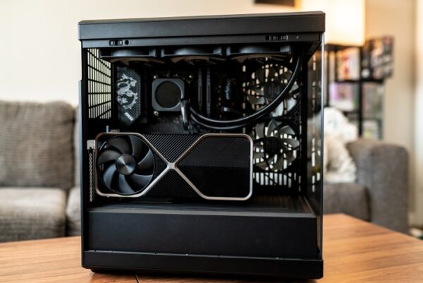 The Hyte Y60 with an RTX 4090 installed. The Hyte Y60 with an RTX 4090 installed.