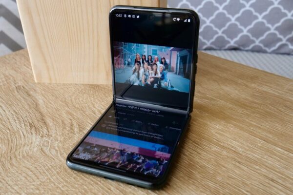 A video playing on the Motorola Razr 40