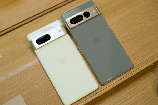 Google Pixel 7 and 7 Pro.