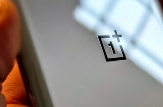 Логотип OnePlus на OnePlus 12 Glacial White.