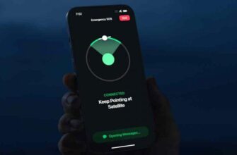 Человек держит iPhone 14 и ищет спутник экстренного SOS.