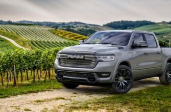 Ram 1500 Ramcharger 2025 года на винодельне.
