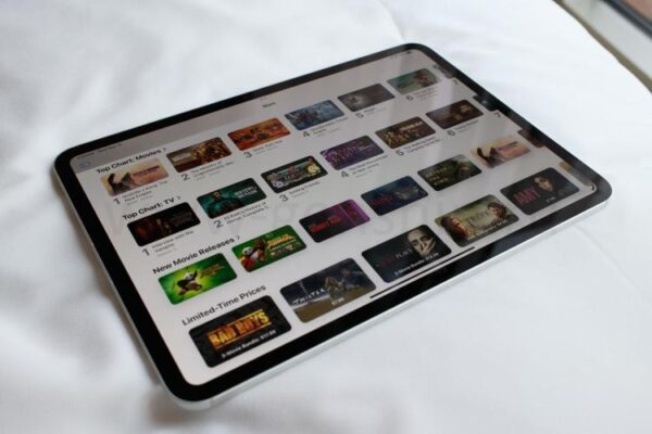 Apple iPad Pro (M4), лежащий на кровати