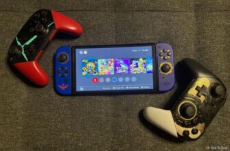 Nintendo Switch OLED с Joy-Cons из Zelda, контроллером Xenoblade и контроллером Zelda.