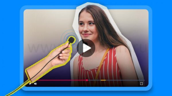 Видеоплеер, показывающий руку, держащую микрофон для интервьюируемой женщины.