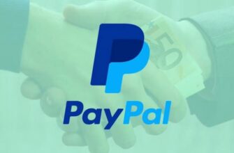 Две руки, пожимающие друг другу, на фоне логотипа PayPal с деньгами