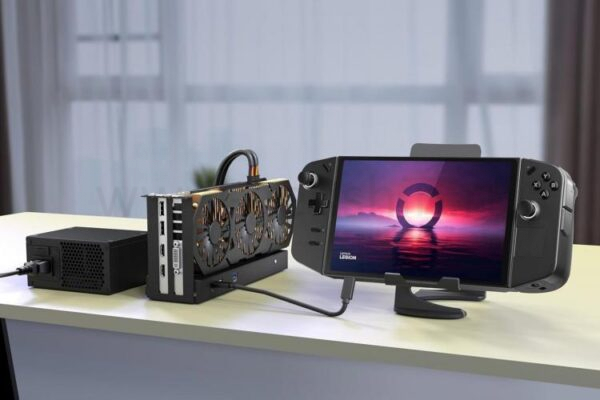 TREBLEET Thunderbolt 3 Mini eGPU Enclosure с установленной видеокартой и блоком питания, подключенный к Lenovo Legion GO. 