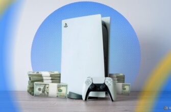 PlayStation 5 с рядом денег.