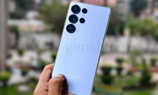 Практар Ханна с Samsung Galaxy S25 Ultra.
