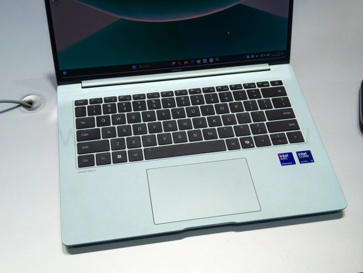 Клавиатура Honor MagicBook Pro 14 в зеленом цвете