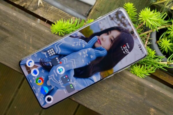 Экран OnePlus 13.