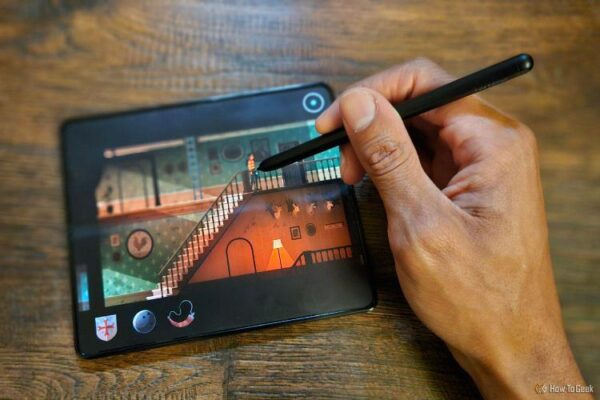 Порт игры Midnight Girl для Android на Samsung Galaxy Z Fold 5.