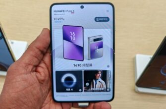 Huawei Pura X на белом фоне с открытым экраном