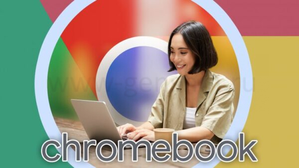 Женщина, работающая за ноутбуком в кафе с логотипом Chrome на заднем фоне.