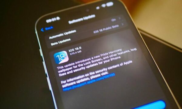 Обновление iOS 18.5 на iPhone 16 Pro Max.