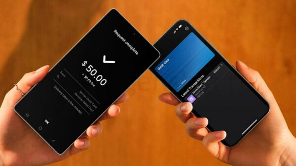 Samsung Paradigm Tap to Transfer показывает, как человек переводит 50 долларов со своего счета на другой электронный кошелек.
