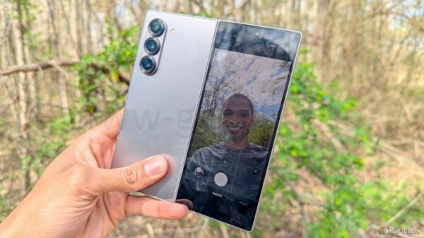 Селфи, сделанное на основную камеру Galaxy Z Fold 6.