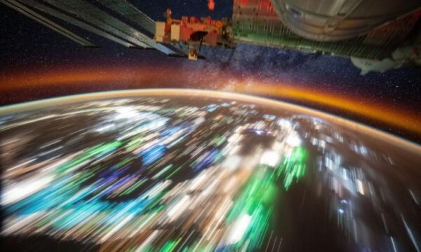 NASA astronaut Don Pettit's photo of Earth and the Milky Way, captured from the space station.