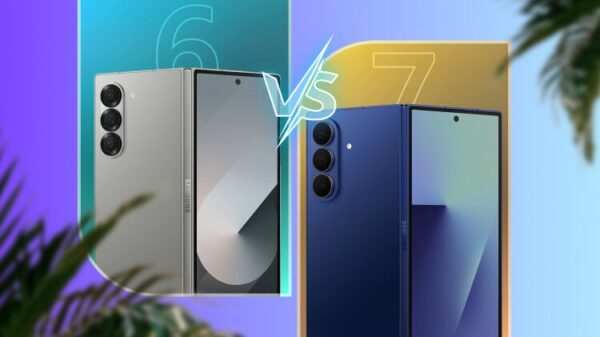 Сравнение смартфонов Samsung Galaxy Z Fold 6 и Z Fold 7 рядом друг с другом, между ними графика «VS».