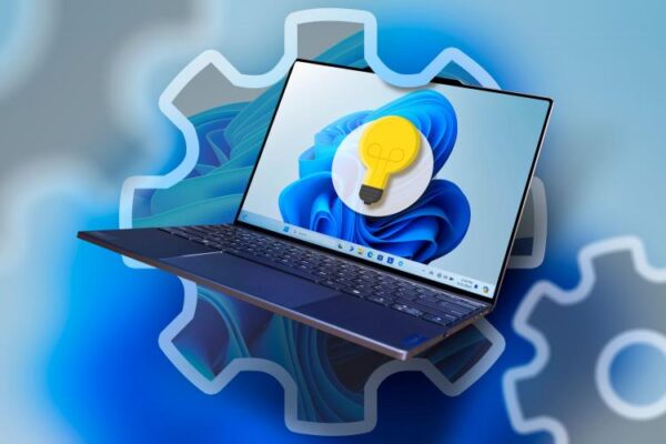 Ноутбук с Windows 11, выходящим из значка шестерёнки и лампочкой на экране