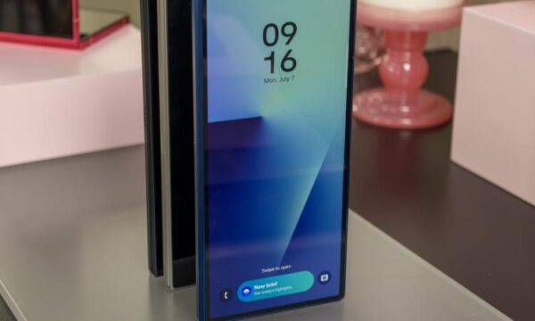 Передняя панель Galaxy Z Fold 7