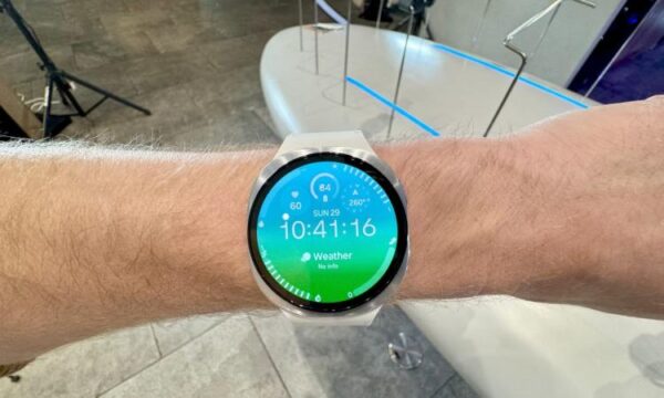 Galaxy Watch 8 на руке