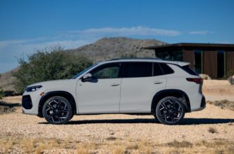 Side profile shot of a 2025 Volkswagen Tiguan