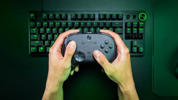 Razer Wolverine V3 Pro 8K PC у клавиатуры