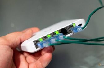 The ports on the Unifi Flex Mini 2.5G Ethernet switch with the link lights illuminated.