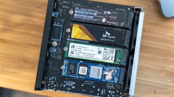Четыре разных NVMe SSD, установленных в TerraMaster F4 SSD NAS.
