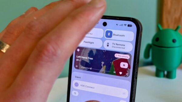 Pixel phone with hand gesture