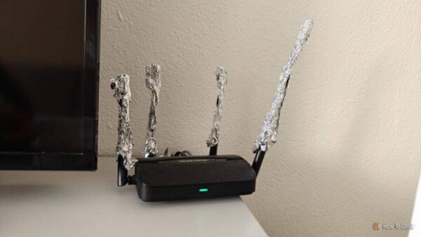 Роутер Mercusys Wi-Fi 7 с фольгой на антеннах.