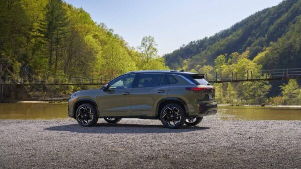 Вид сзади Volkswagen Tiguan 2026