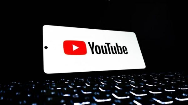 YouTube на Android смартфоне.